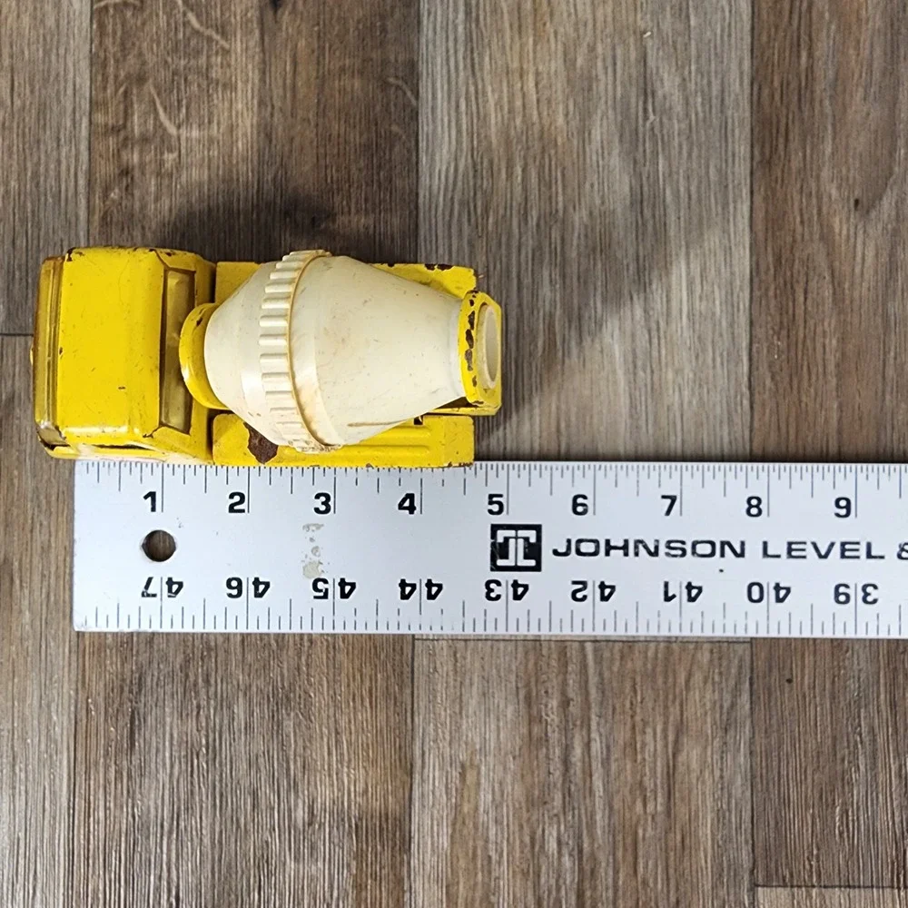 Vintage Tonka Yellow Pressed Steel Cement Mixer Truck Toy Rotating Drum Patina